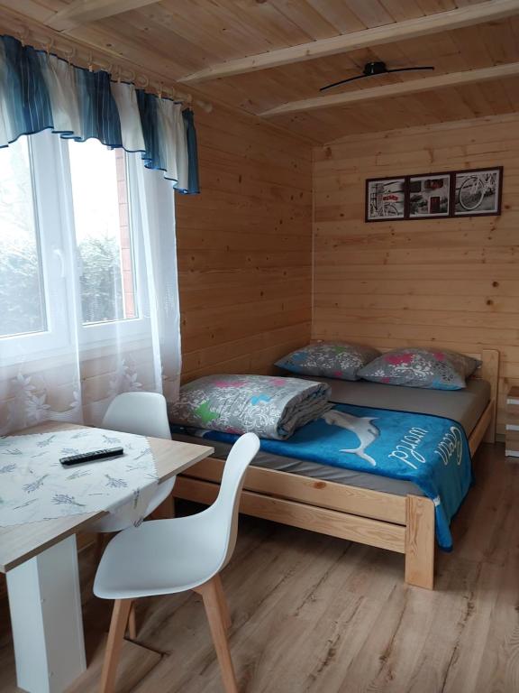 Posteľ alebo postele v izbe v ubytovaní Domki wypoczynkowe - całoroczne.