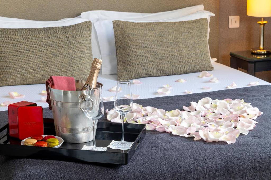 Hôtel Madeleine Plaza - Resim 9