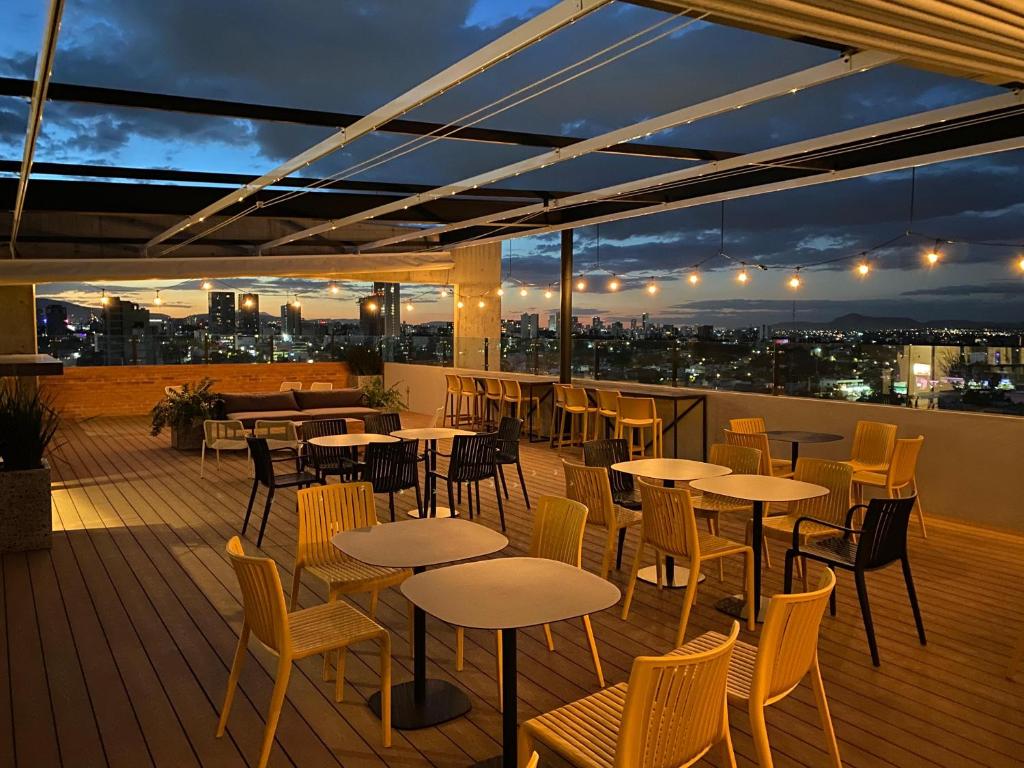 Restaurace v ubytování Loft In The Heart Of Americana, Have An Artsy Stay