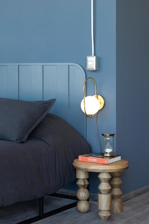 Posezení v ubytování Loft In The Heart Of Americana, Have An Artsy Stay
