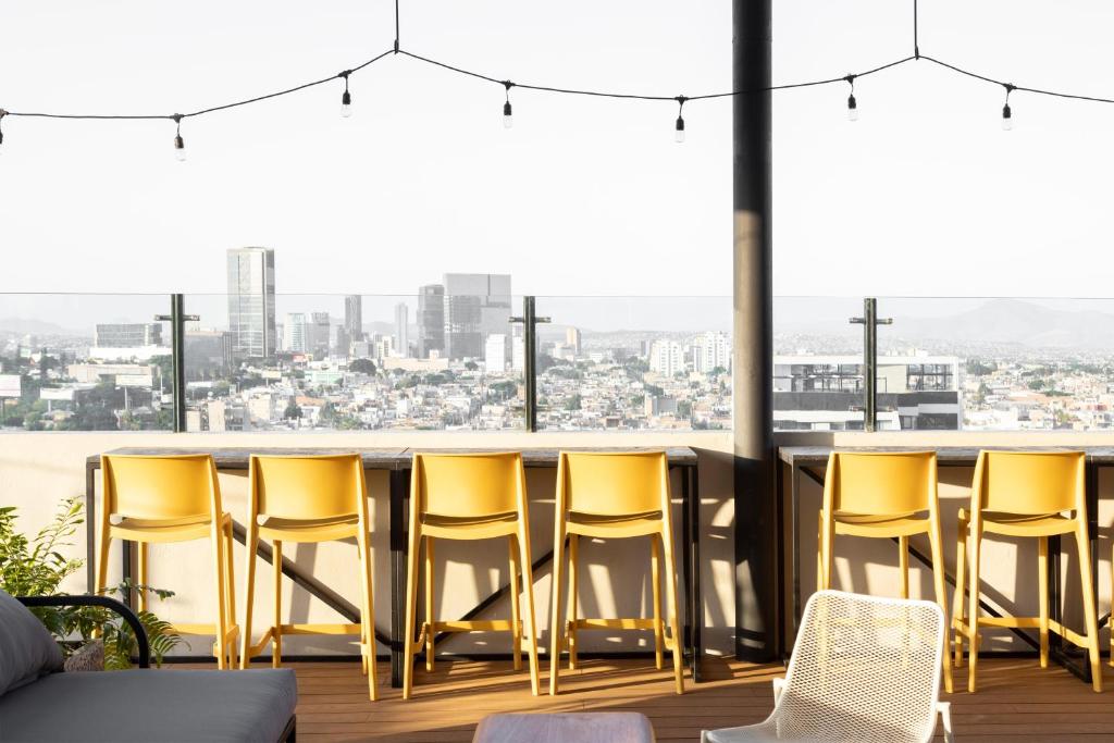 Restaurace v ubytování Loft In The Heart Of Americana, Have An Artsy Stay