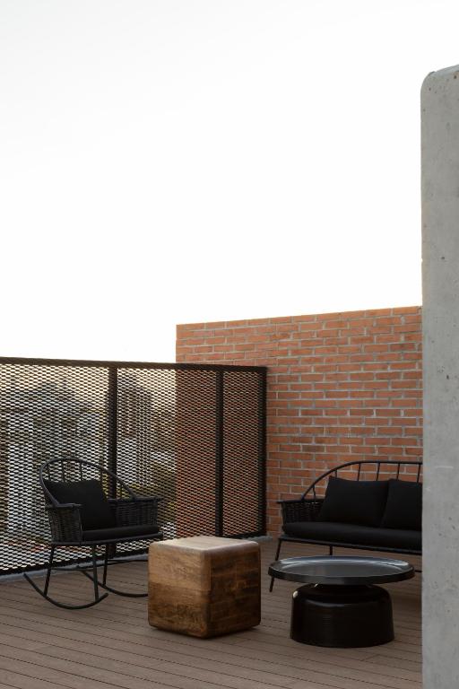 Balkón nebo terasa v ubytování Loft In The Heart Of Americana, Have An Artsy Stay