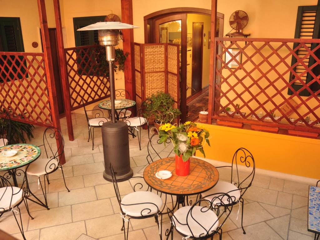Restauracja lub miejsce do jedzenia w obiekcie B&B Viaprimaldo Camere