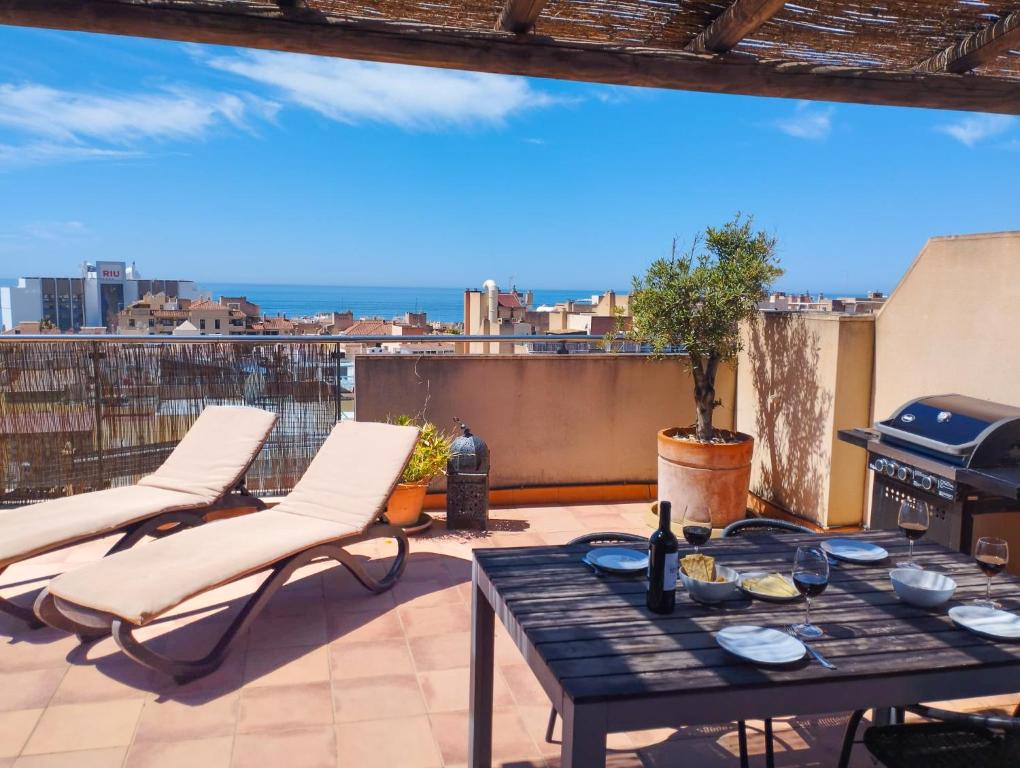 Off-Grid Penthouse Apartment With View And Parking