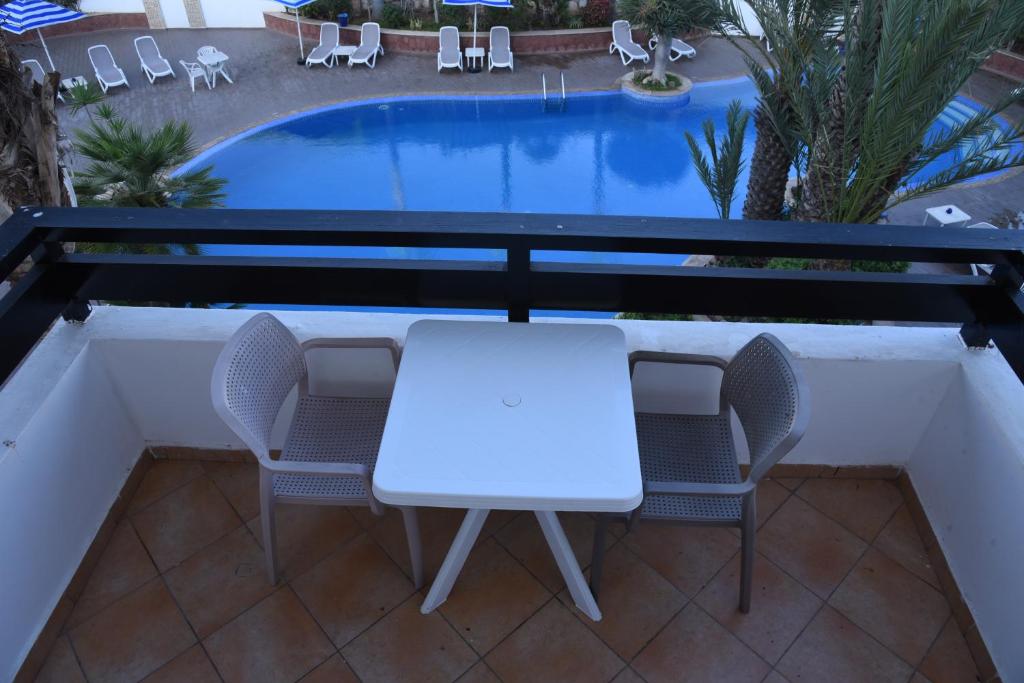 Bazén v ubytování Golden Beach Appart'hotel nebo v jeho okolí