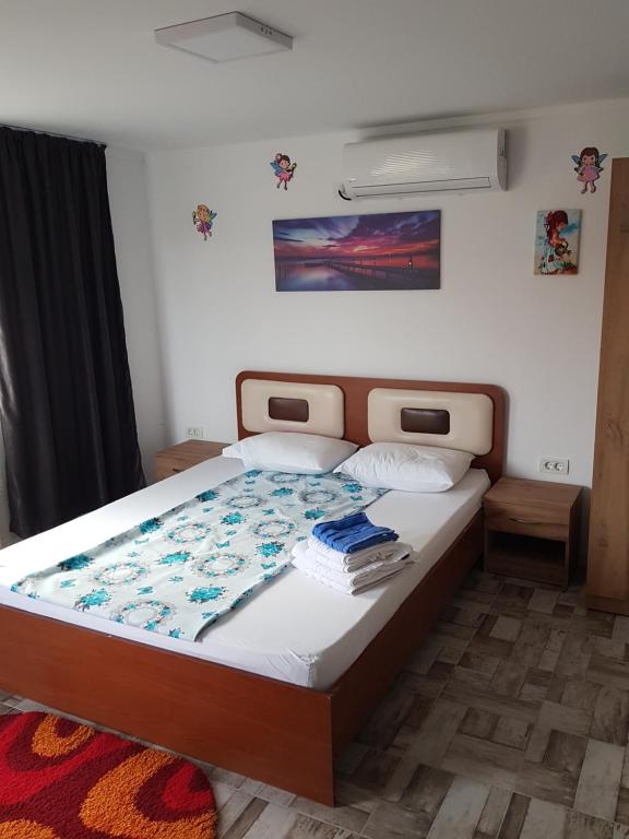 a bedroom with a bed in a room at La Dragalasu in Corbu