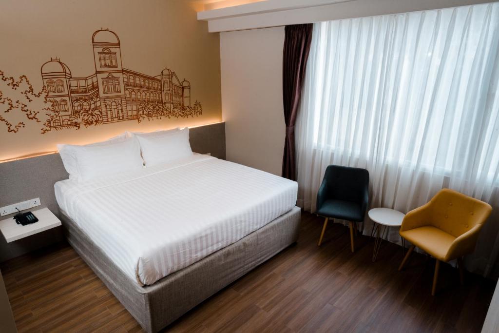 Postel nebo postele na pokoji v ubytování The Rangoon Hotel