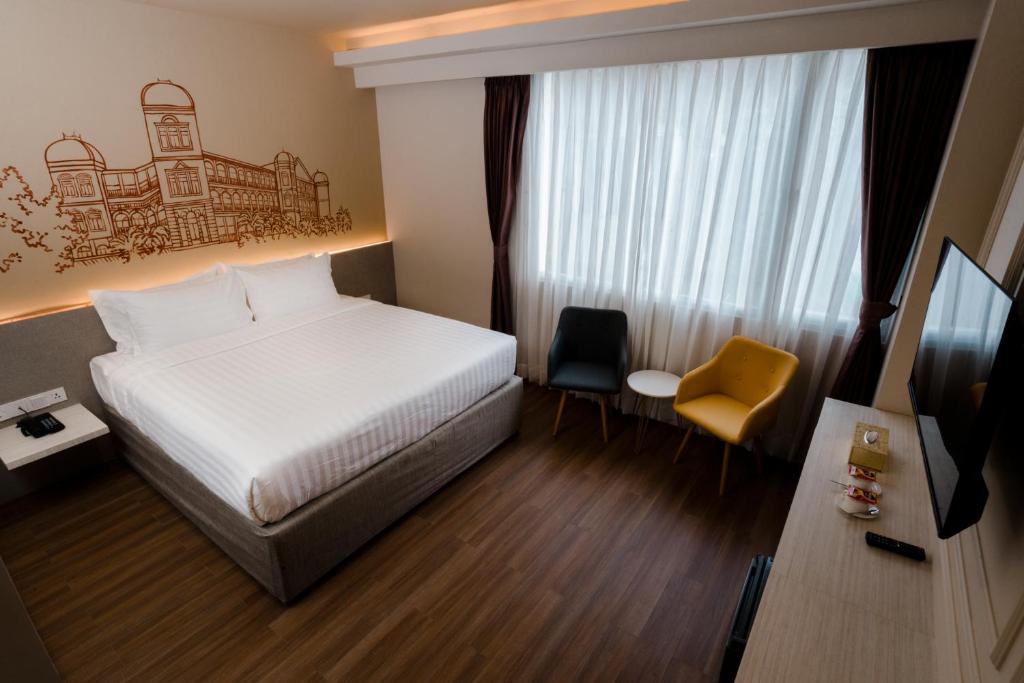 TV a/nebo společenská místnost v ubytování The Rangoon Hotel