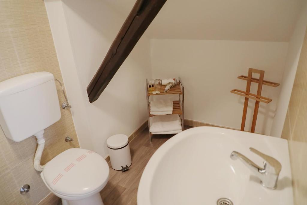 Un baño de Hotel Sokak