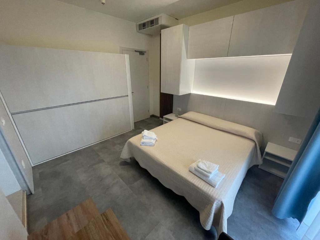 Postel nebo postele na pokoji v ubytování Hotel Catto Suisse