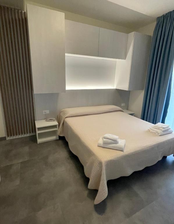 Postel nebo postele na pokoji v ubytování Hotel Catto Suisse