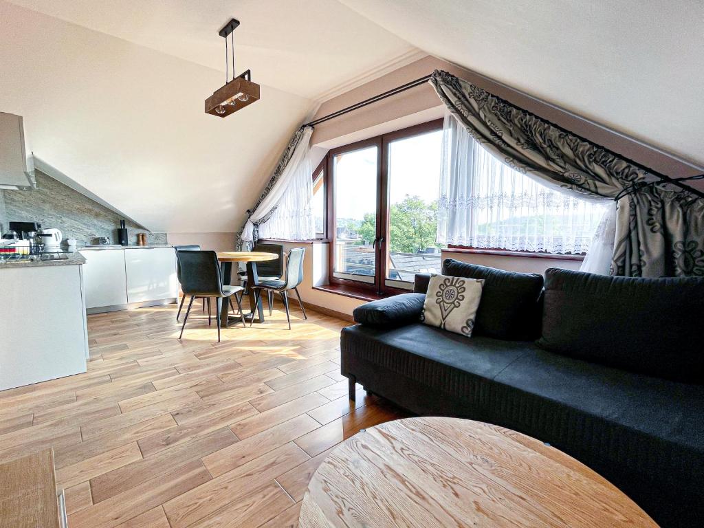Posedenie v ubytovaní VisitZakopane - Hrabia Apartment