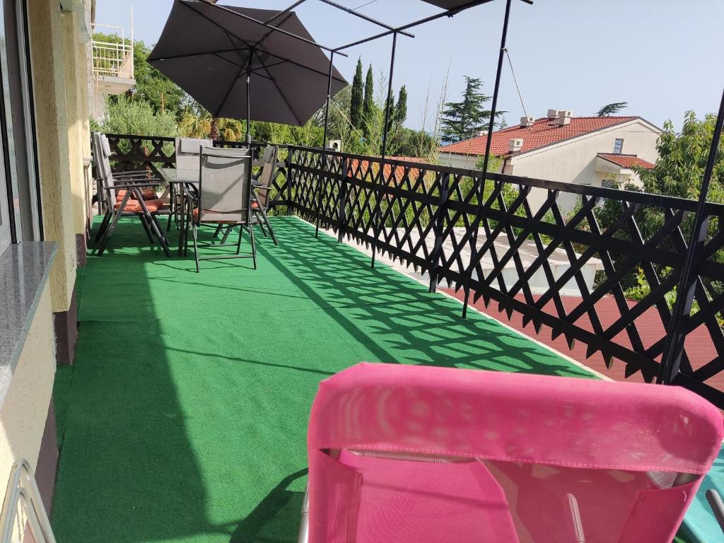 Fotografie z fotogalerie ubytování Apartment Teresa with big terrace Dramalj v destinaci Crikvenica