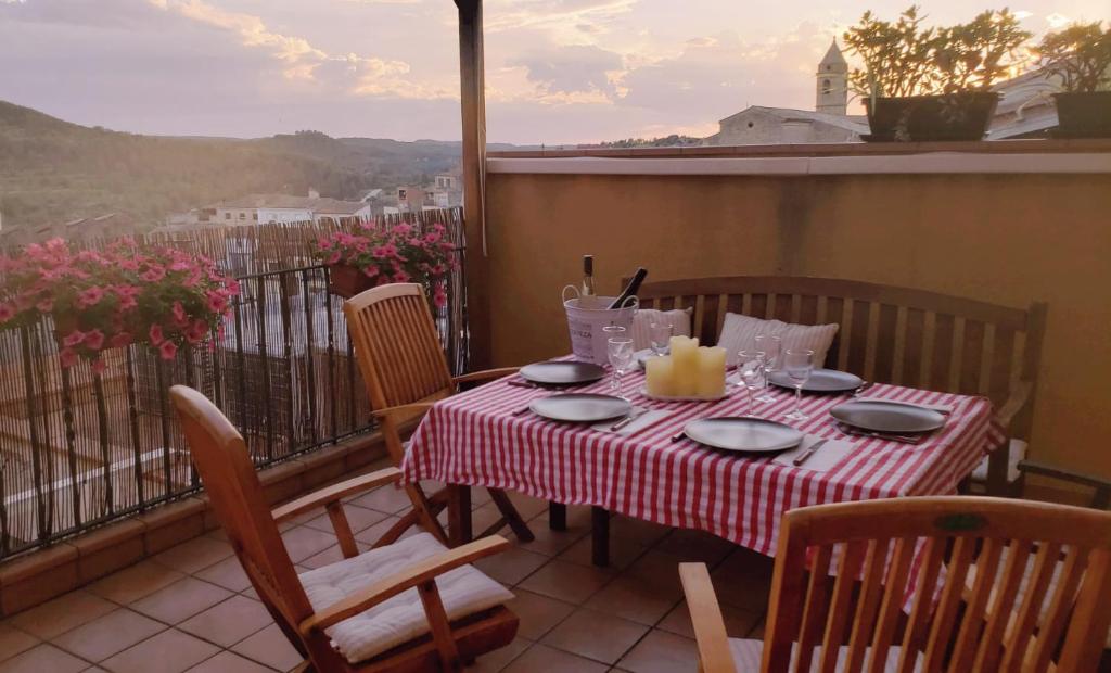 ESPECTACULAR CASA RURAL CA L'ESQUERRÉ - Four-Bedroom House