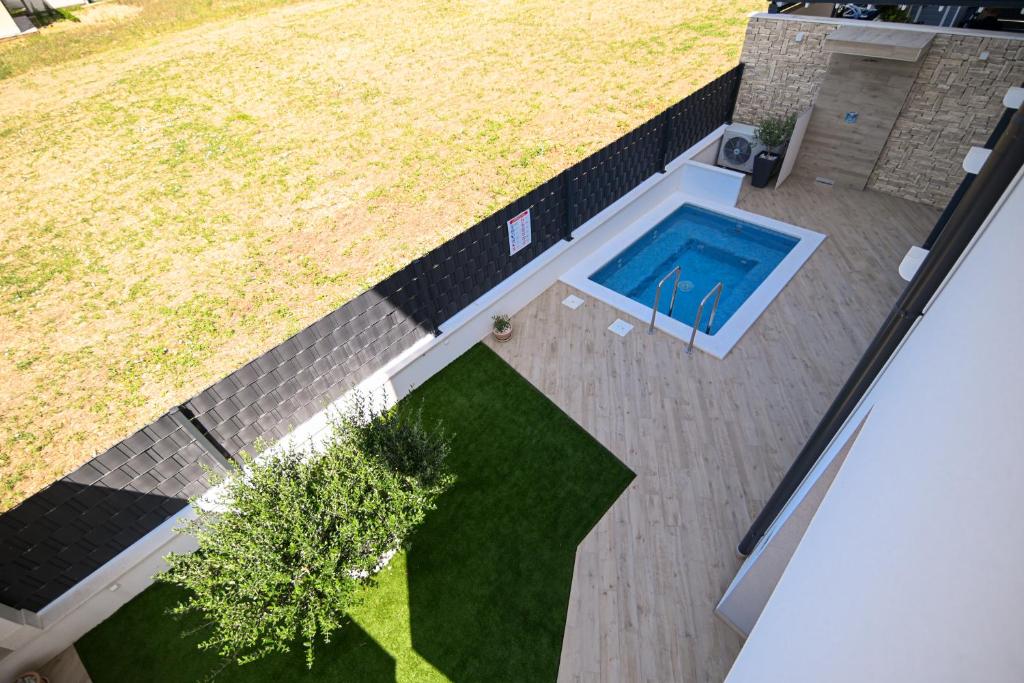 Bazén v ubytovaní Hygge Boutique Apartment alebo v jeho blízkosti