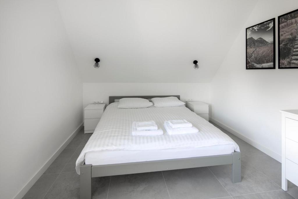Postel nebo postele na pokoji v ubytování Apartamenty Zielona Lipka