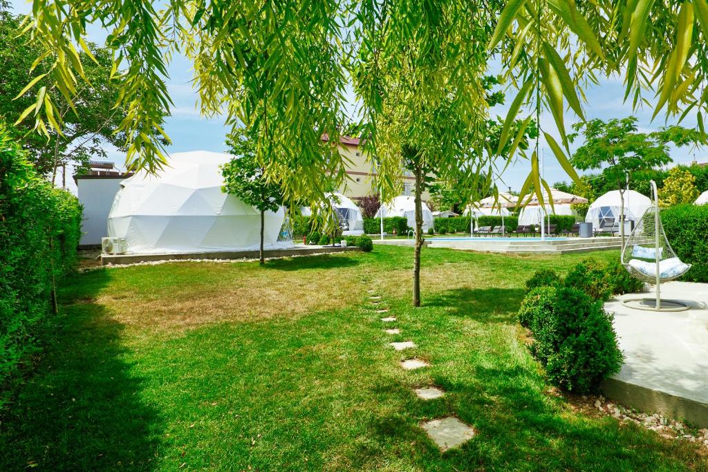 Zahrada ubytování Seagloo Glamping - Adults Only