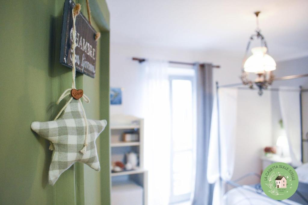 A bed or beds in a room at La casetta sulle Stelle