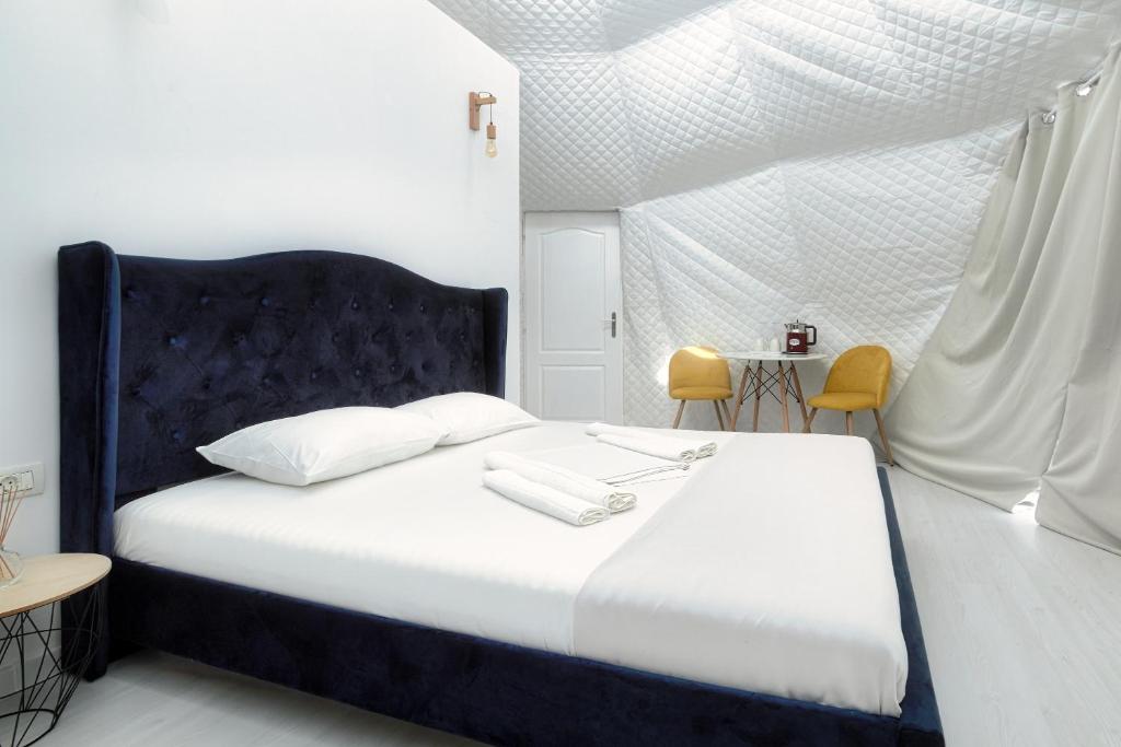 Postel nebo postele na pokoji v ubytování Seagloo Glamping - Adults Only