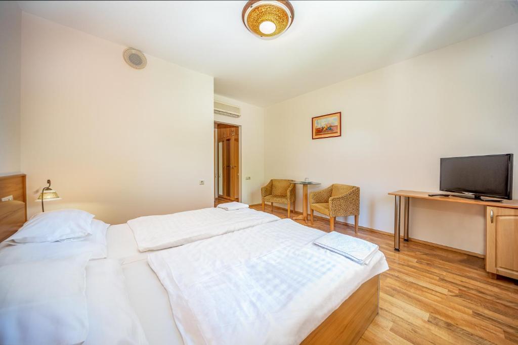 Postel nebo postele na pokoji v ubytování Nefelejcs Hotel