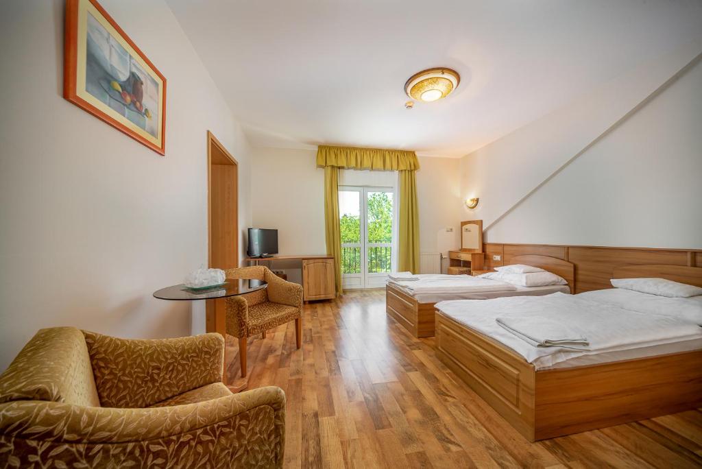 Postel nebo postele na pokoji v ubytování Nefelejcs Hotel