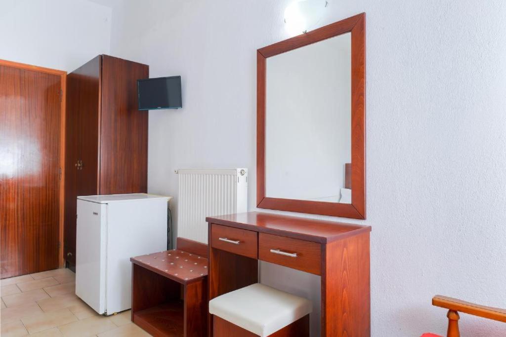 TV a/nebo společenská místnost v ubytování Chrissafis Hotel