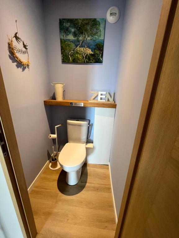 a small bathroom with a toilet in a room at Casa Costa in Barbaggio