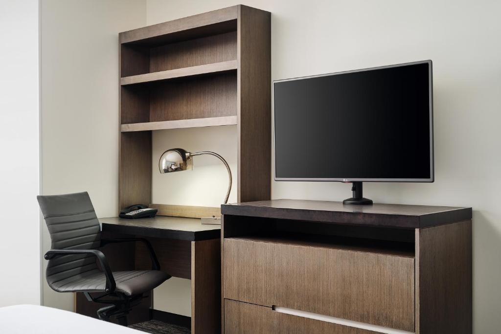 Hyatt House Atlanta Downtown - King Room - Disability Access
