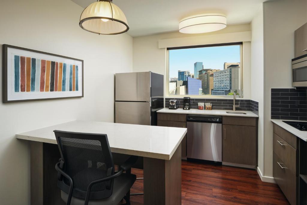 Hyatt House Atlanta Downtown - One-Bedroom King Suite - Disability Access