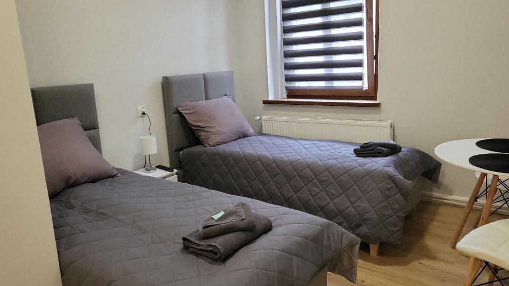 Un pat sau paturi într-o cameră la Central Platinum Apartments