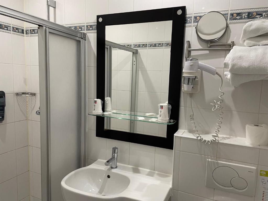 Hipotel Lilas Gambetta - Resim 8