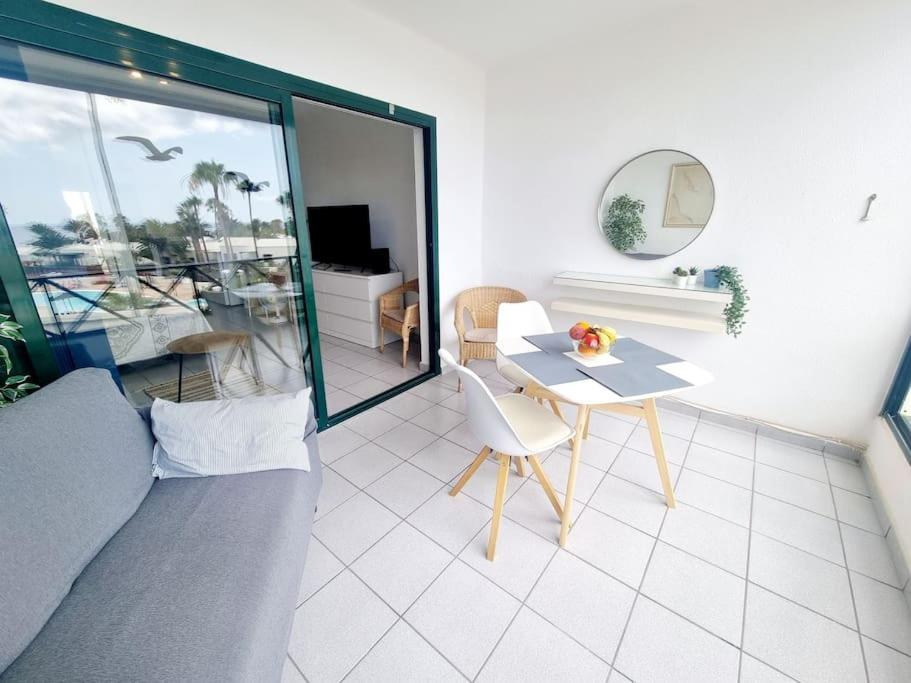 TV a/nebo společenská místnost v ubytování Luxury Ocean View Playa Roca