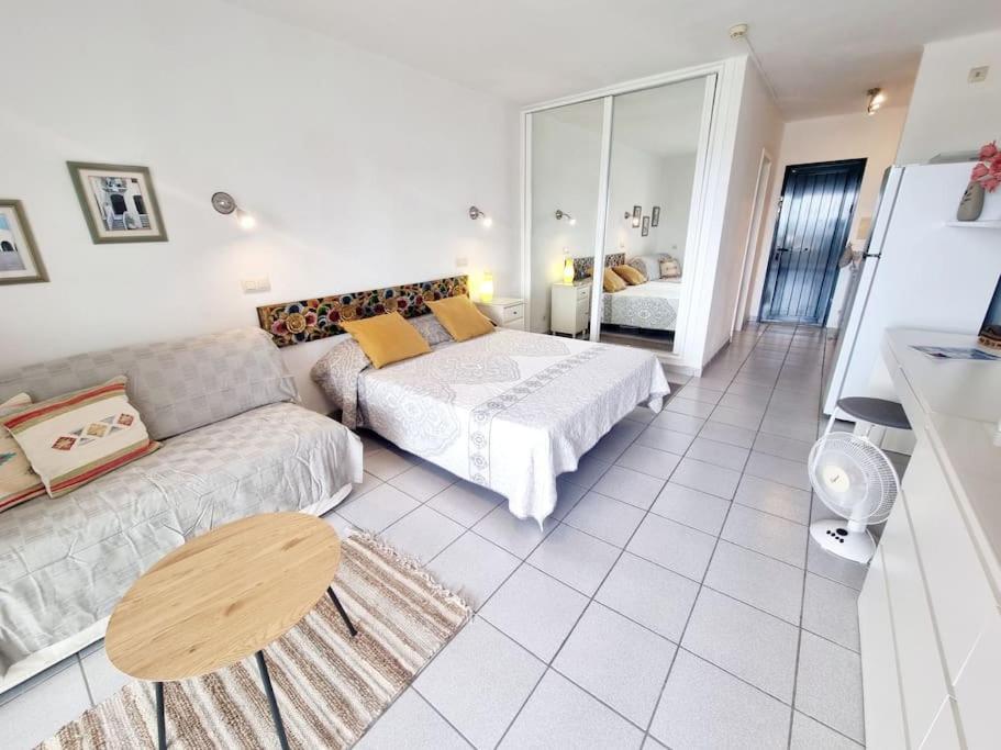 Postel nebo postele na pokoji v ubytování Luxury Ocean View Playa Roca