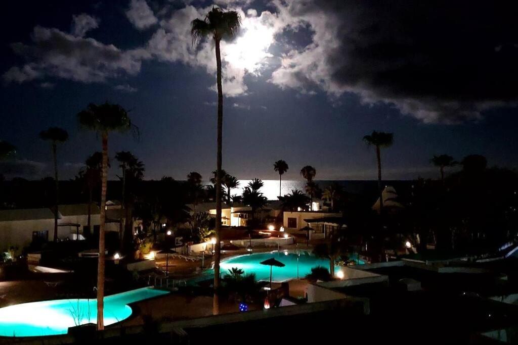 Bazén v ubytování Luxury Ocean View Playa Roca nebo v jeho okolí