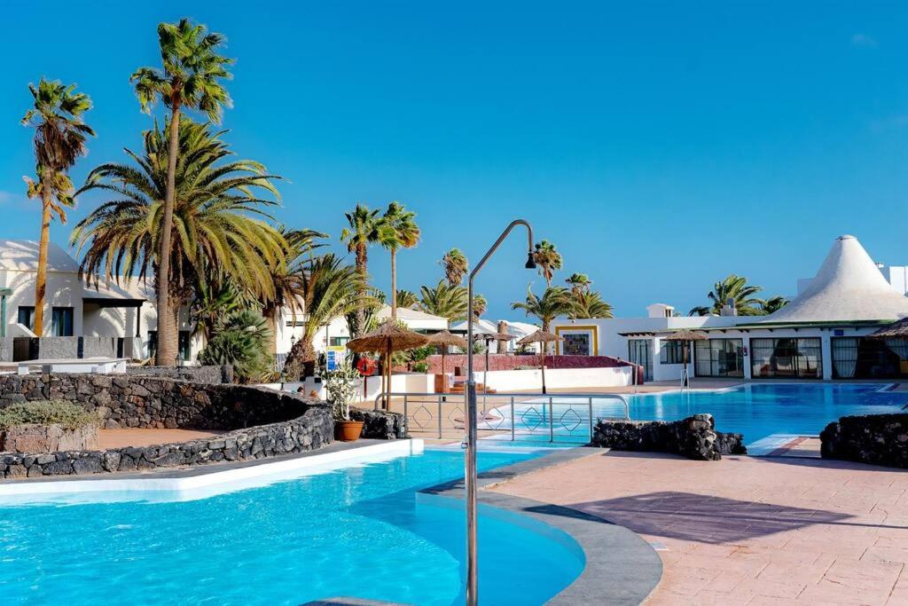Bazén v ubytování Luxury Ocean View Playa Roca nebo v jeho okolí