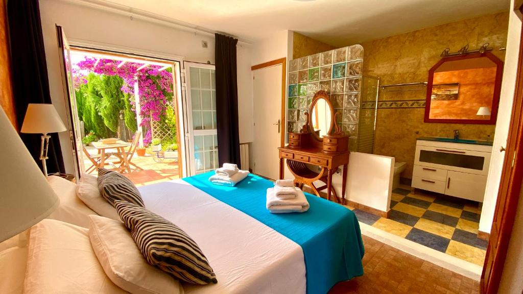 a bedroom with a bed with a blue blanket at CAN DAMIA 2 in Cala Saona