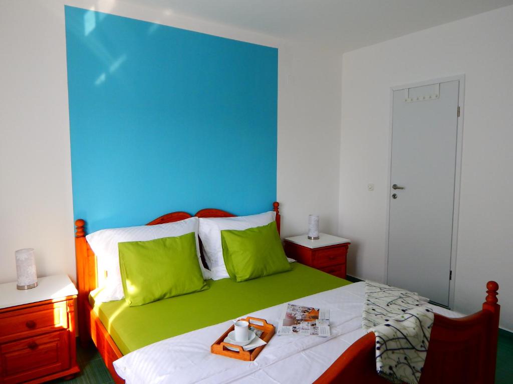 Łóżko lub łóżka w pokoju w obiekcie Apartments & Rooms Marinka