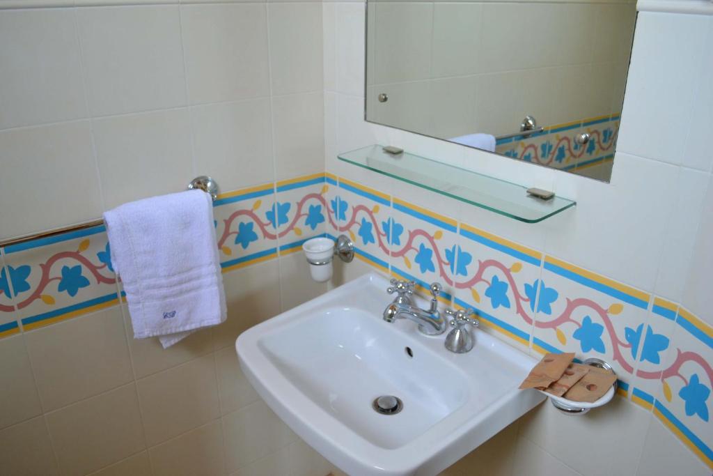 Koupelna v ubytování HOTEL Cala Buguto
