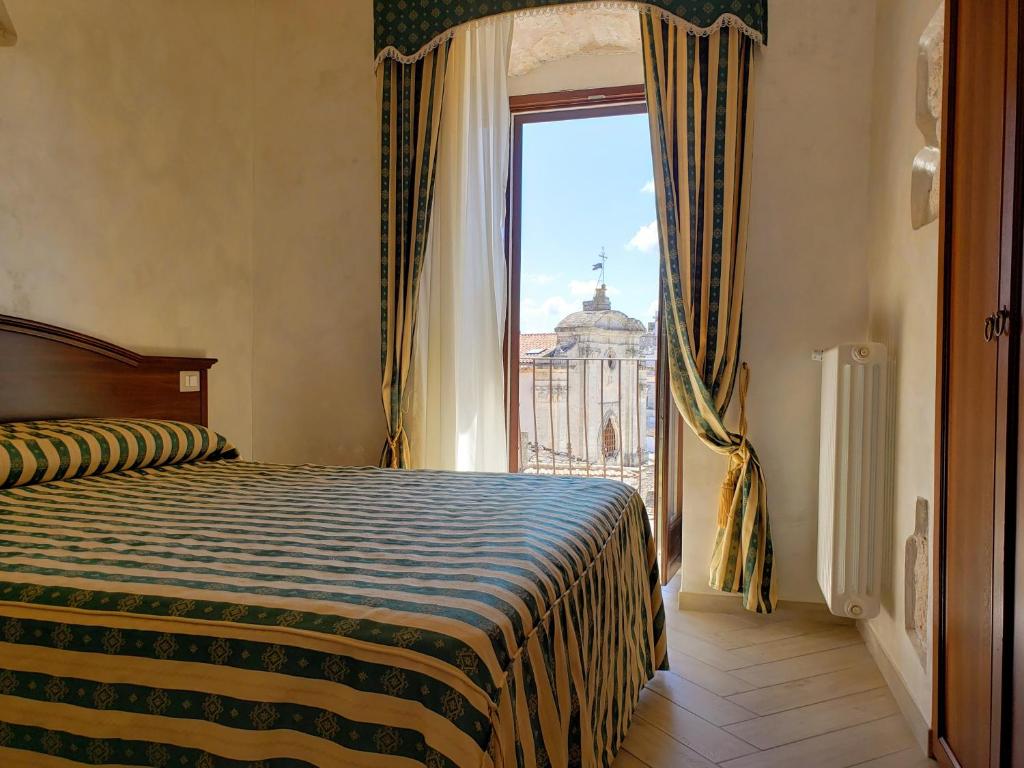 Postel nebo postele na pokoji v ubytování Rooms Dimora Arco - Affitti Brevi Italia