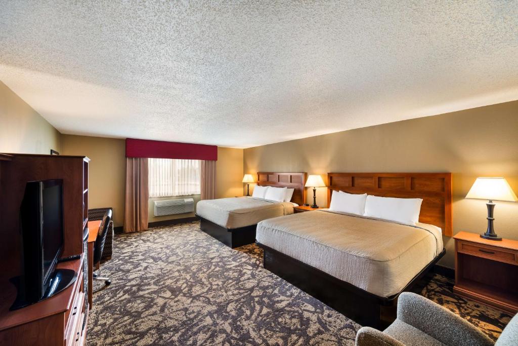 Postel nebo postele na pokoji v ubytování Best Western Derby Inn