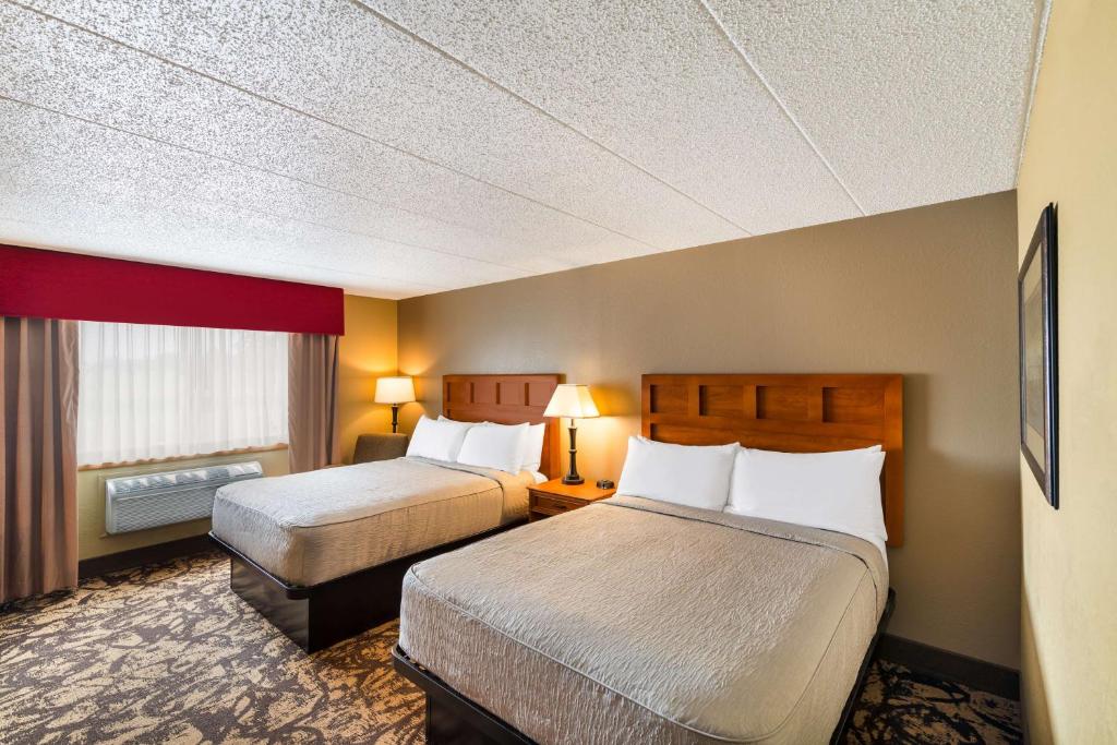 Postel nebo postele na pokoji v ubytování Best Western Derby Inn