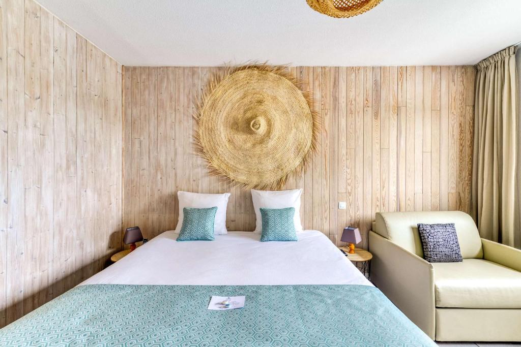 Postel nebo postele na pokoji v ubytování Sure Hotel by Best Western Beziers Le Monestie
