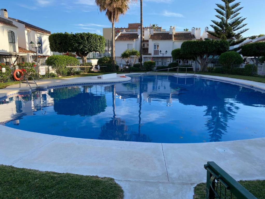 a large swimming pool with blue water at Malaga Chalet en Guadalmar in Málaga