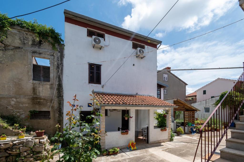 Budynek, w którym mieści się apartament