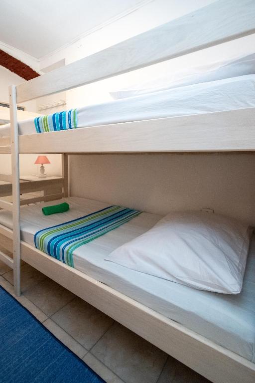 Łóżko lub łóżka w pokoju w obiekcie Apartment Preko 8179b