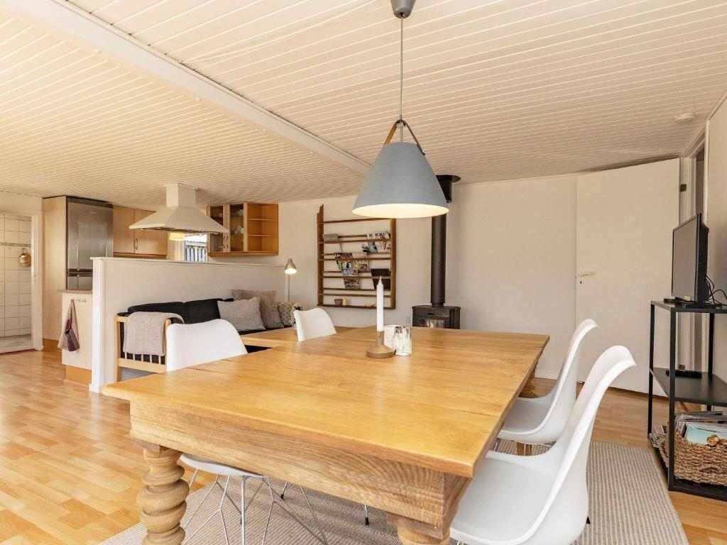 Kuchyň nebo kuchyňský kout v ubytování Holiday home Karrebæksminde IX