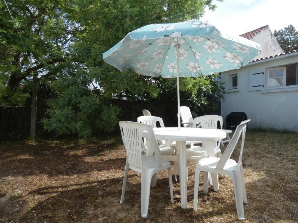 Vonkajšia záhrada v ubytovaní Studio spacieux 200m plage, terrasse privative, animaux admis, proximité commerces - FR-1-540-178