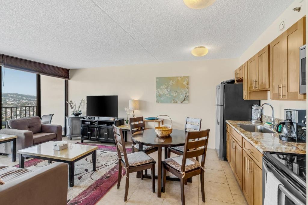Tower 2 Suite 3709 - QQP home_1