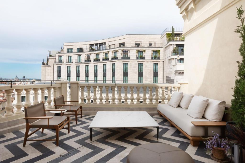 Balkón nebo terasa v ubytování JW Marriott Hotel Madrid