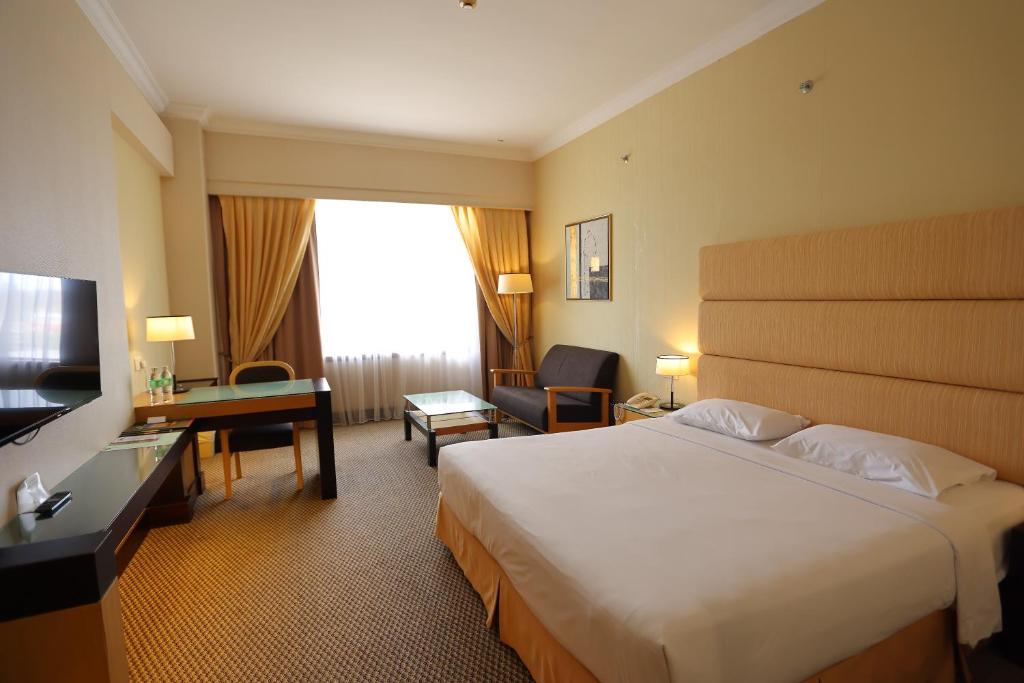 TV a/nebo společenská místnost v ubytování Dynasty Hotel Miri